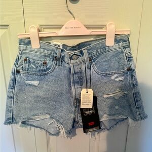 NEW WITH TAGS 501 Original Levi's Jean Shorts size 27